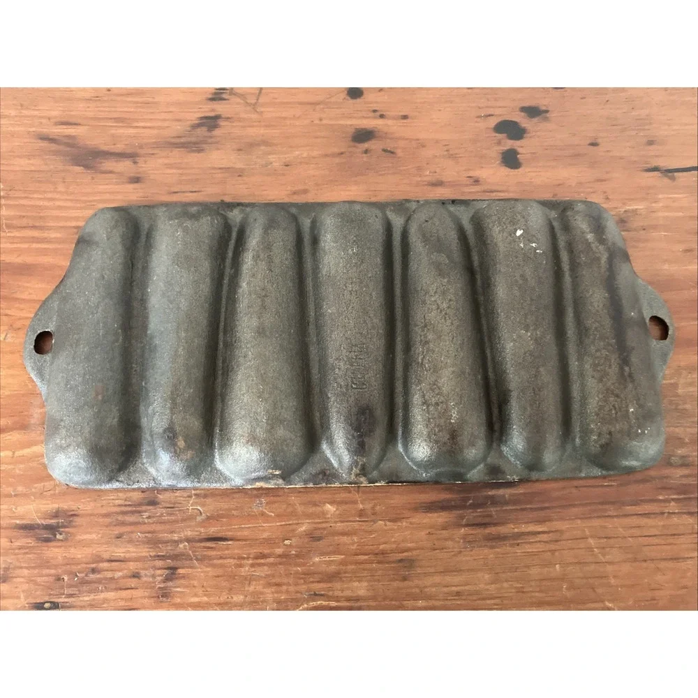 Cast Iron Corn Shaped Corn Bread Stick 7 Slot Pan Primitive Kitchen Reproduction